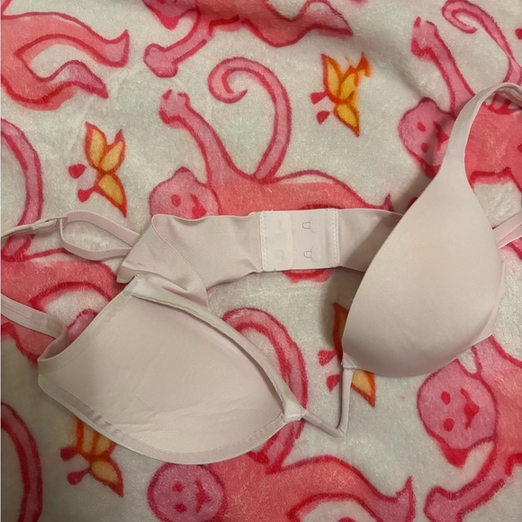 V-Shaped Pink Skims Bra - Picture 3 of 10
